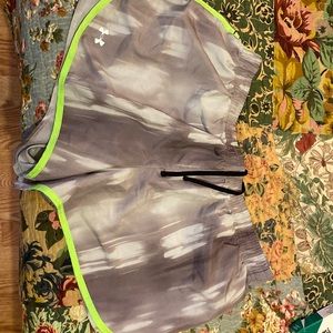 Under armor shorts.   Good condition